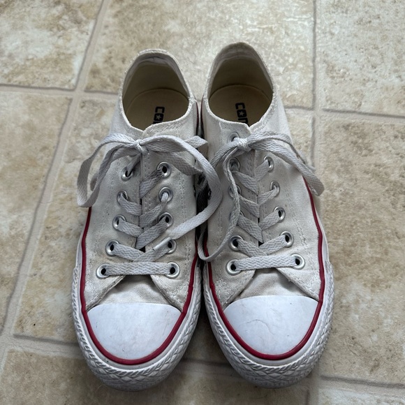 White lowtop converse - Picture 6 of 7